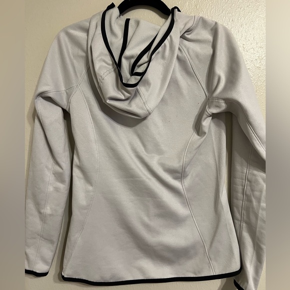 The North Face Lightweight Jacket - Picture 8 of 8